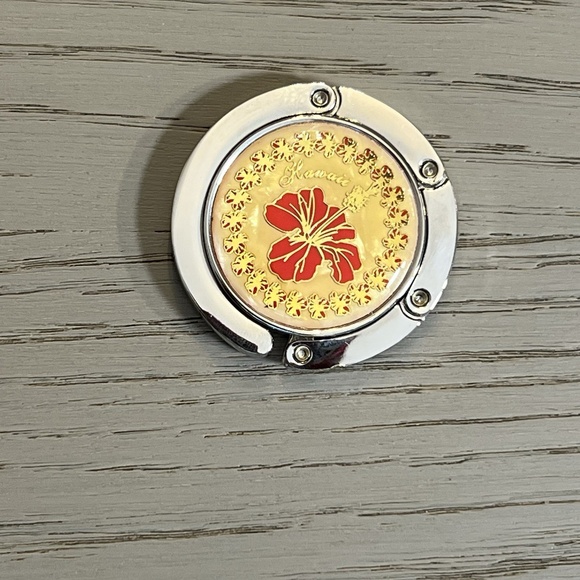 Purse Hook Hawaii Memorabilia Silver and Gold Floral Red Hibiscus‎ - Picture 1 of 5